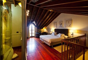 Suite junior | Minibar, caja fuerte, wifi gratis y ropa de cama