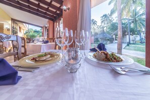 4 restaurants, breakfast, lunch, dinner served; international cuisine