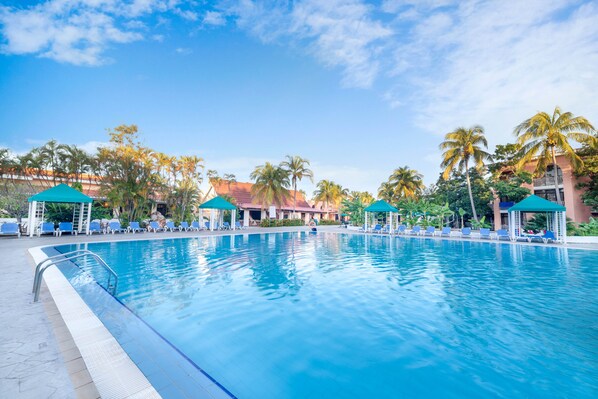 3 outdoor pools, pool umbrellas, sun loungers