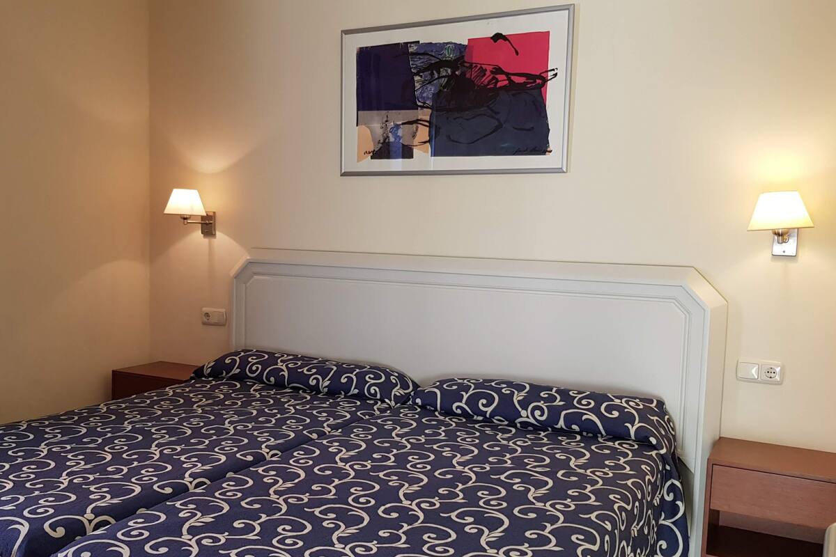 2 bedrooms, in-room safe, free wifi, bed sheets