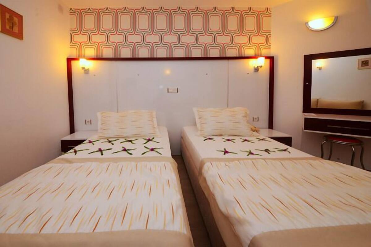 minibar, desk, soundproofing, iron/ironing board