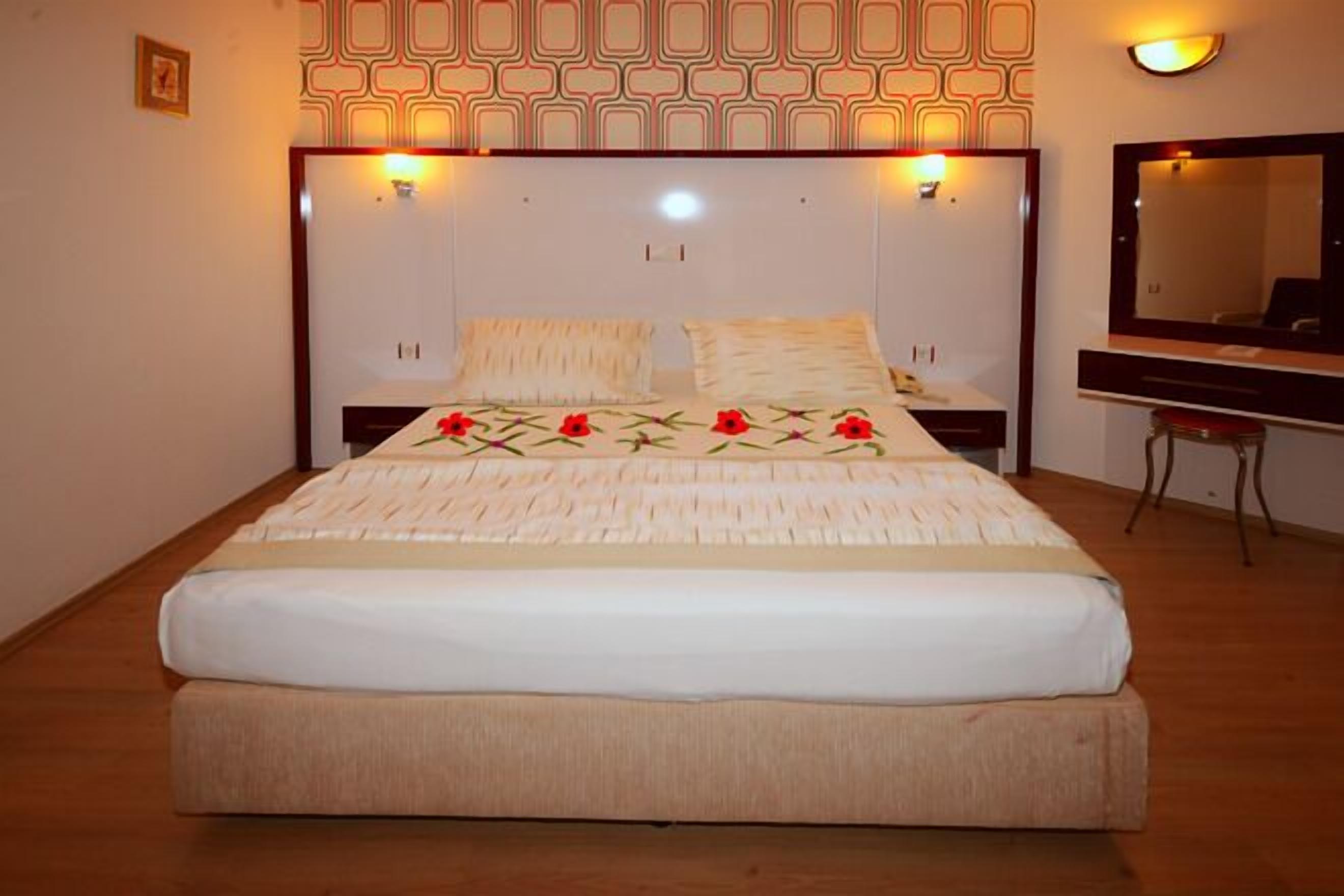 standard room | minibar, desk, soundproofing, iron/ironing board