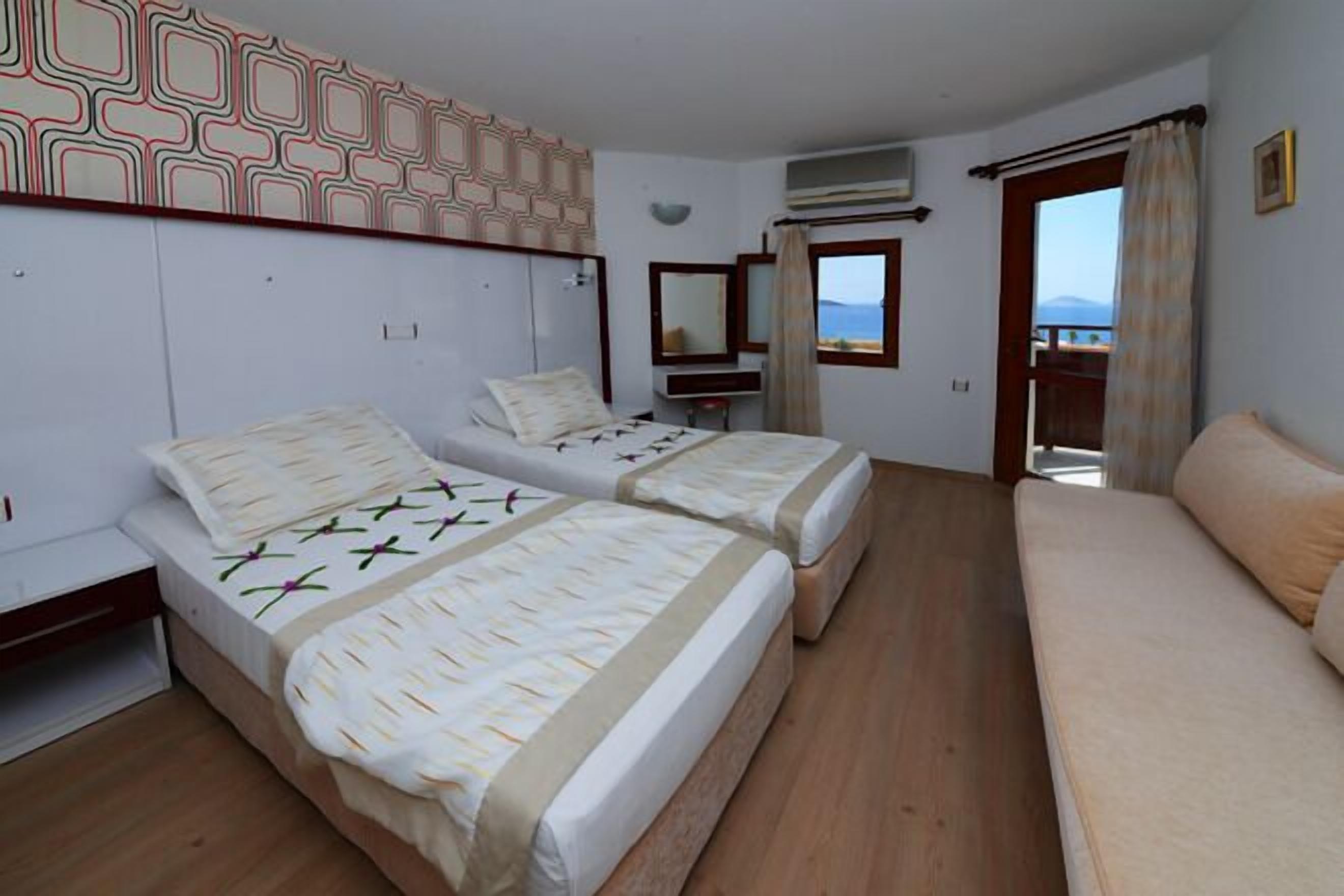 minibar, desk, soundproofing, iron/ironing board