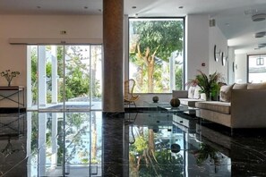 Interior - Lambi (Malevizi)