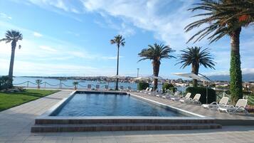 Outdoor pool, sun loungers