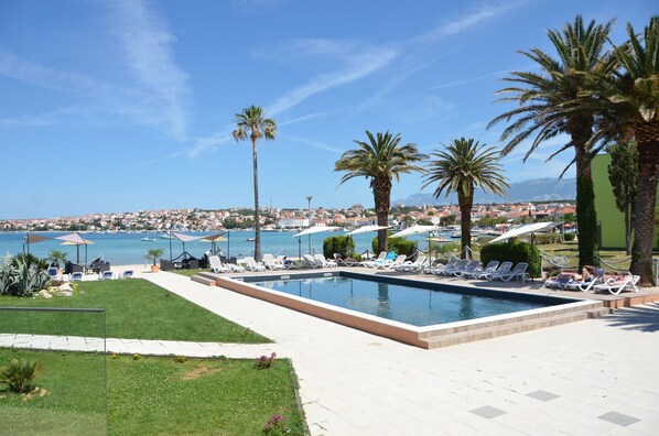 Outdoor pool, pool loungers