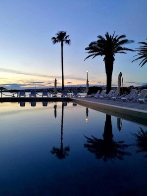 Outdoor pool, sun loungers