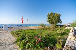 Beach - Kathrin Beach Hotel (ADELIANOS KAMPOS)