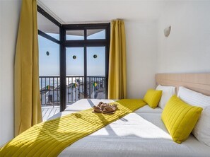 Tabla de planchar con plancha y acceso a internet