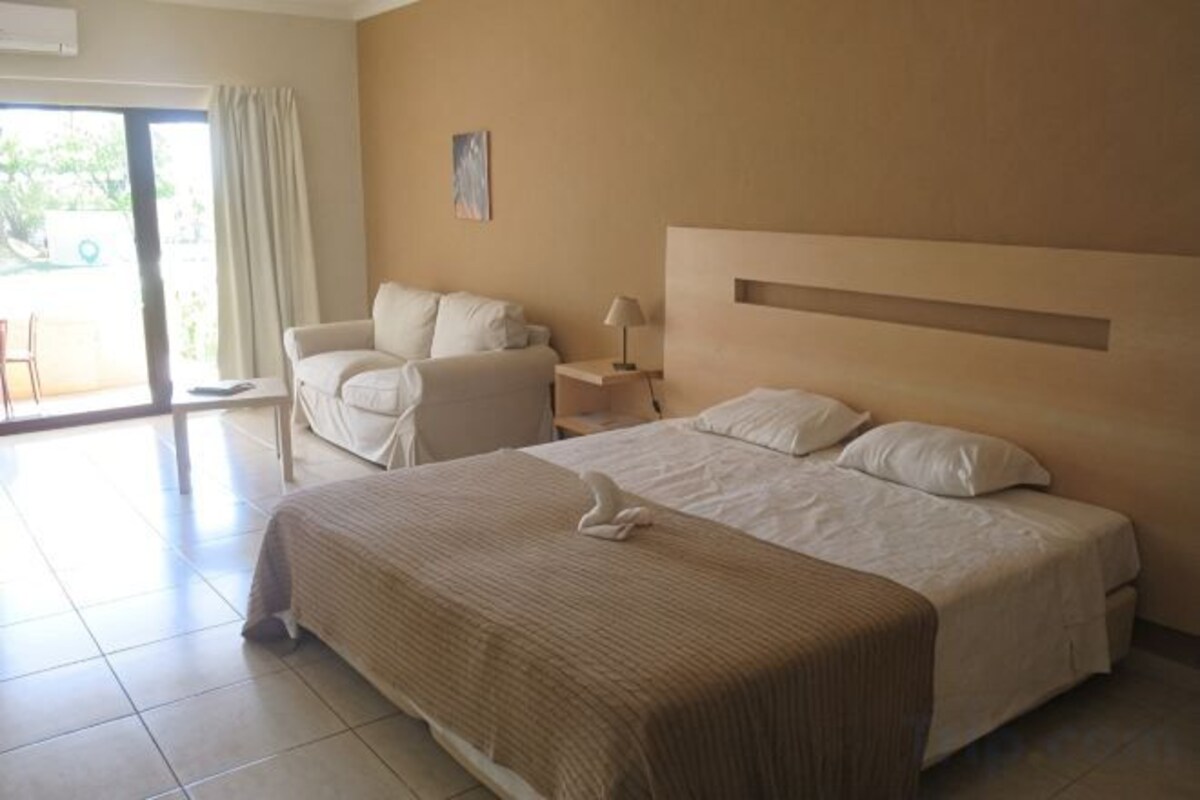 In-room safe, desk, free WiFi, bed sheets