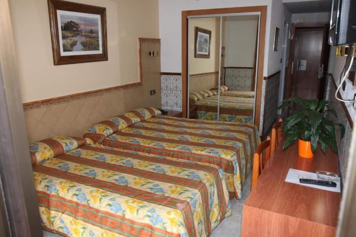 Cortinas blackout, Wi-Fi de cortesia, roupa de cama