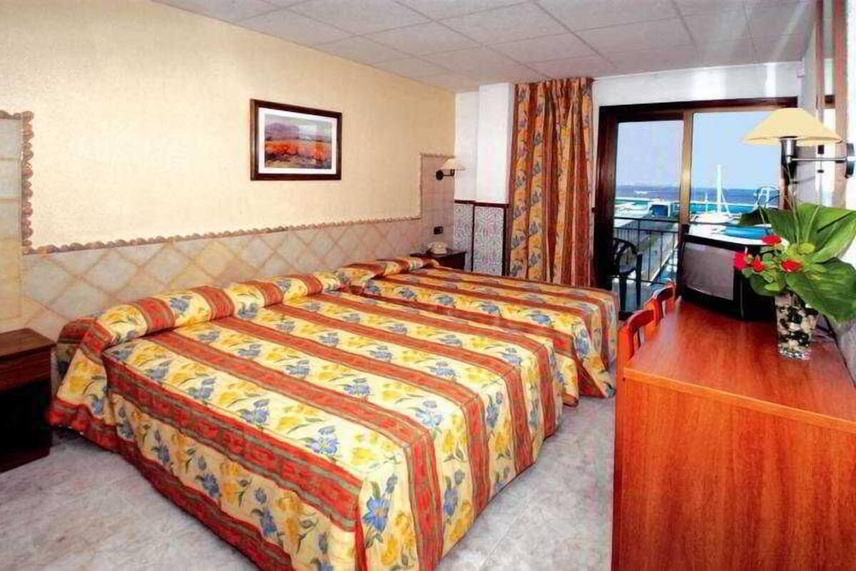 Cortinas blackout, Wi-Fi de cortesia, roupa de cama