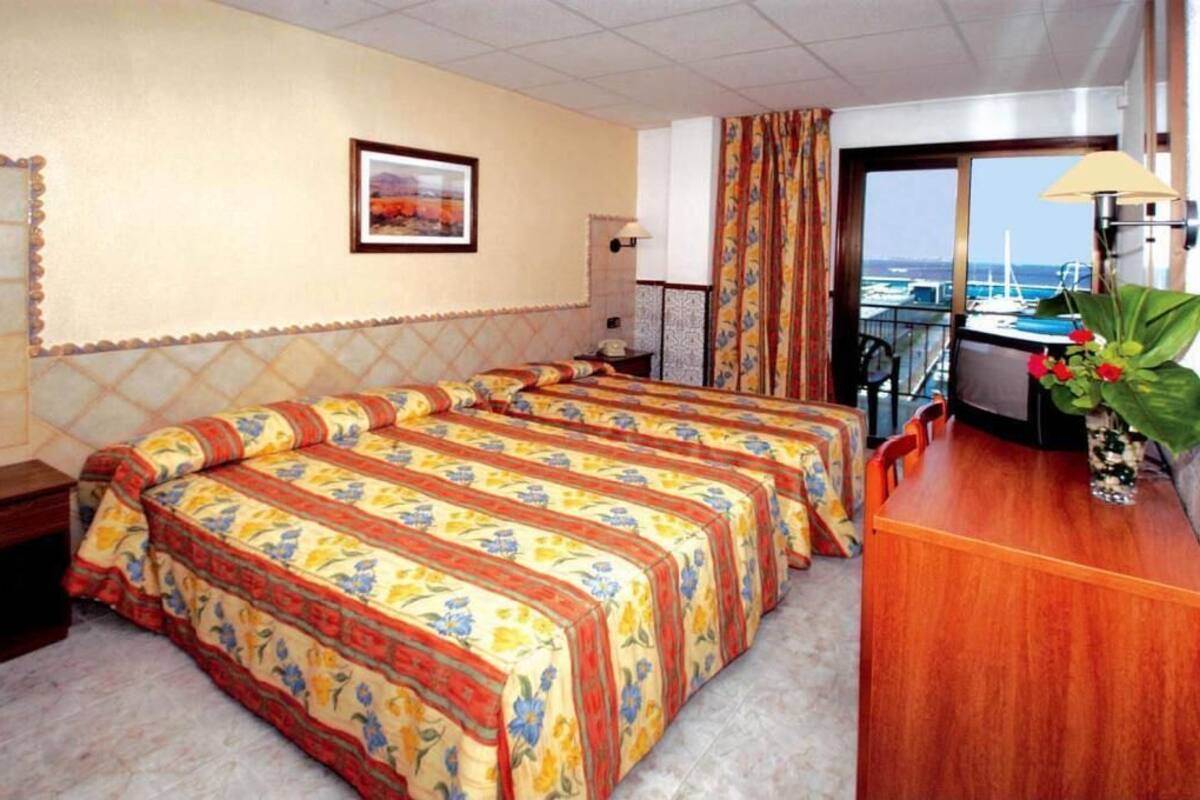 Cortinas blackout, Wi-Fi de cortesia, roupa de cama