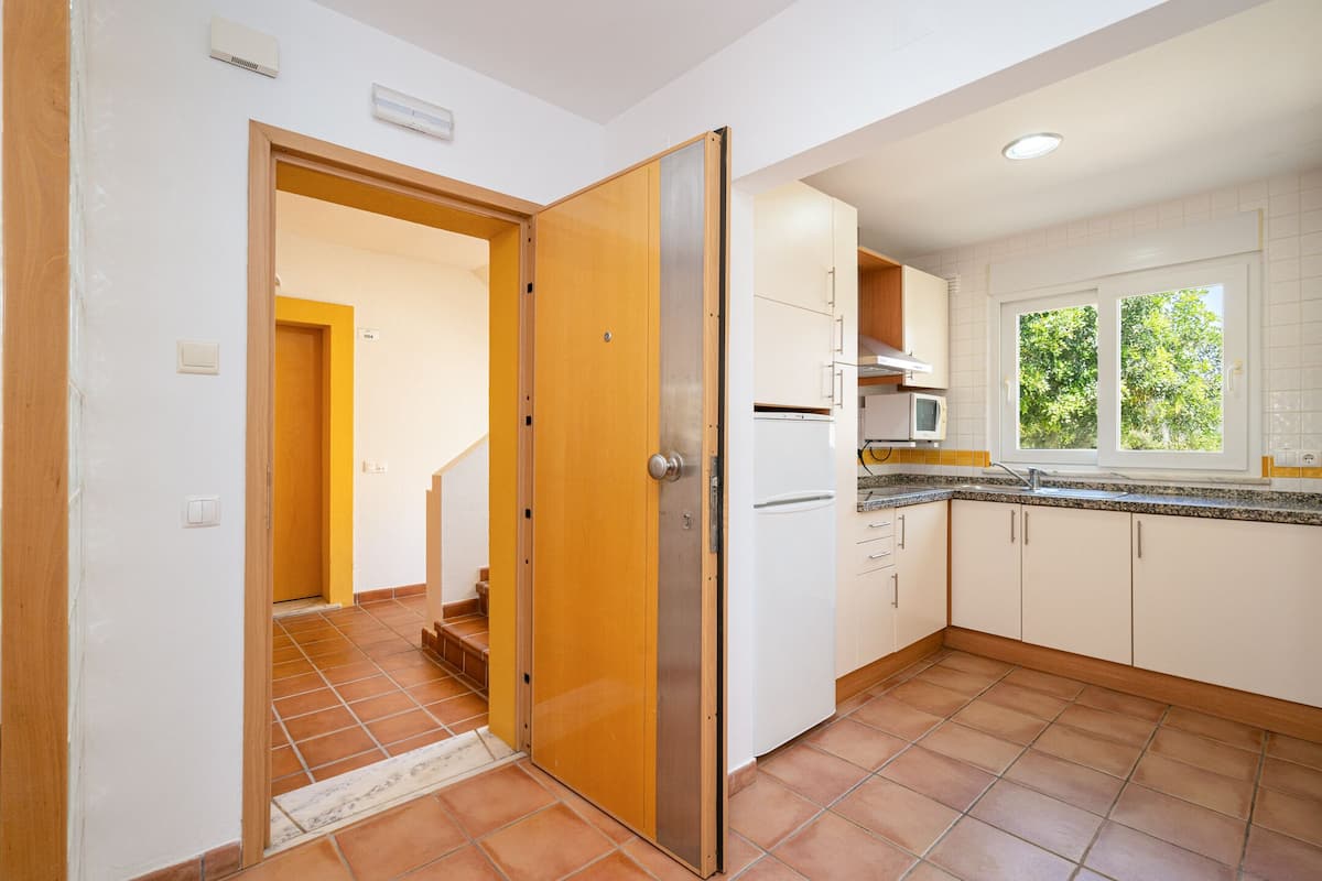 superior apartment, 2 bedrooms, terrace | private kitchen | full-sized fridge, microwave, stovetop, electric kettle