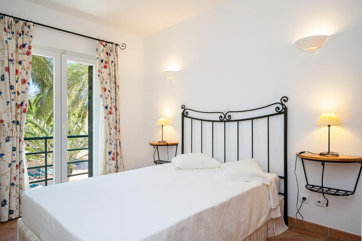 Superior Apartment, 2 Bedrooms | 1 bedroom, in-room safe, soundproofing, iron/ironing board