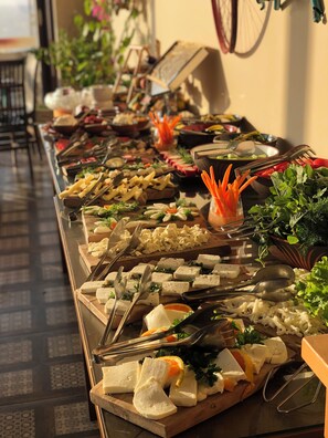 S'hi serveixen esmorzars i plats de cuina turca 