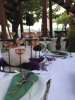 S'hi serveixen esmorzars i plats de cuina turca 