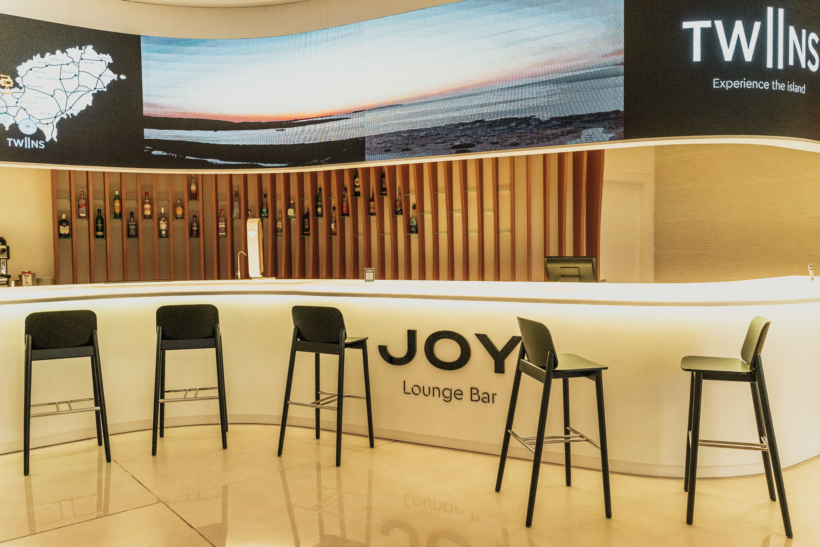 3 bars/lounges, poolside bar