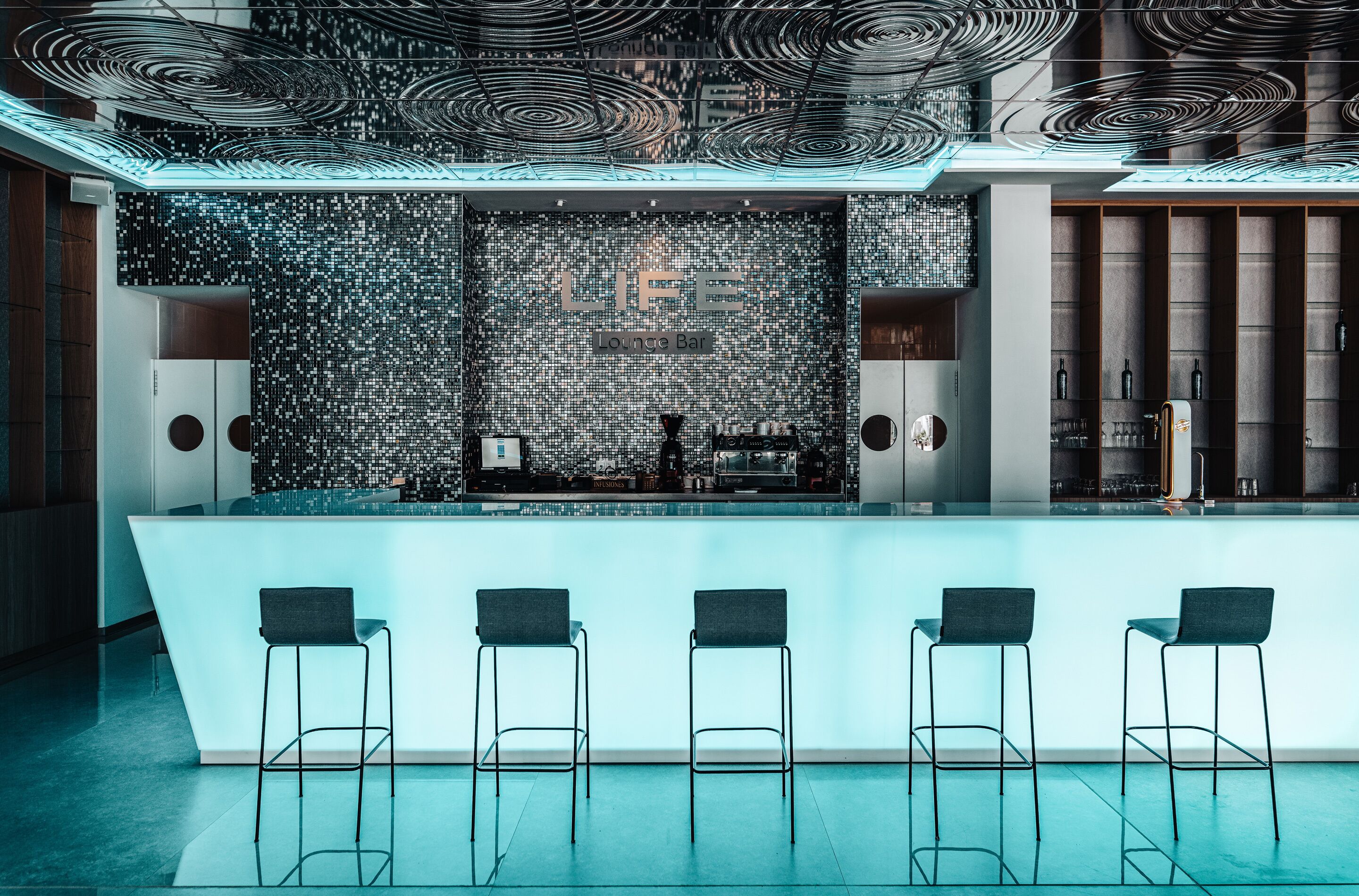 3 bars/lounges, poolside bar