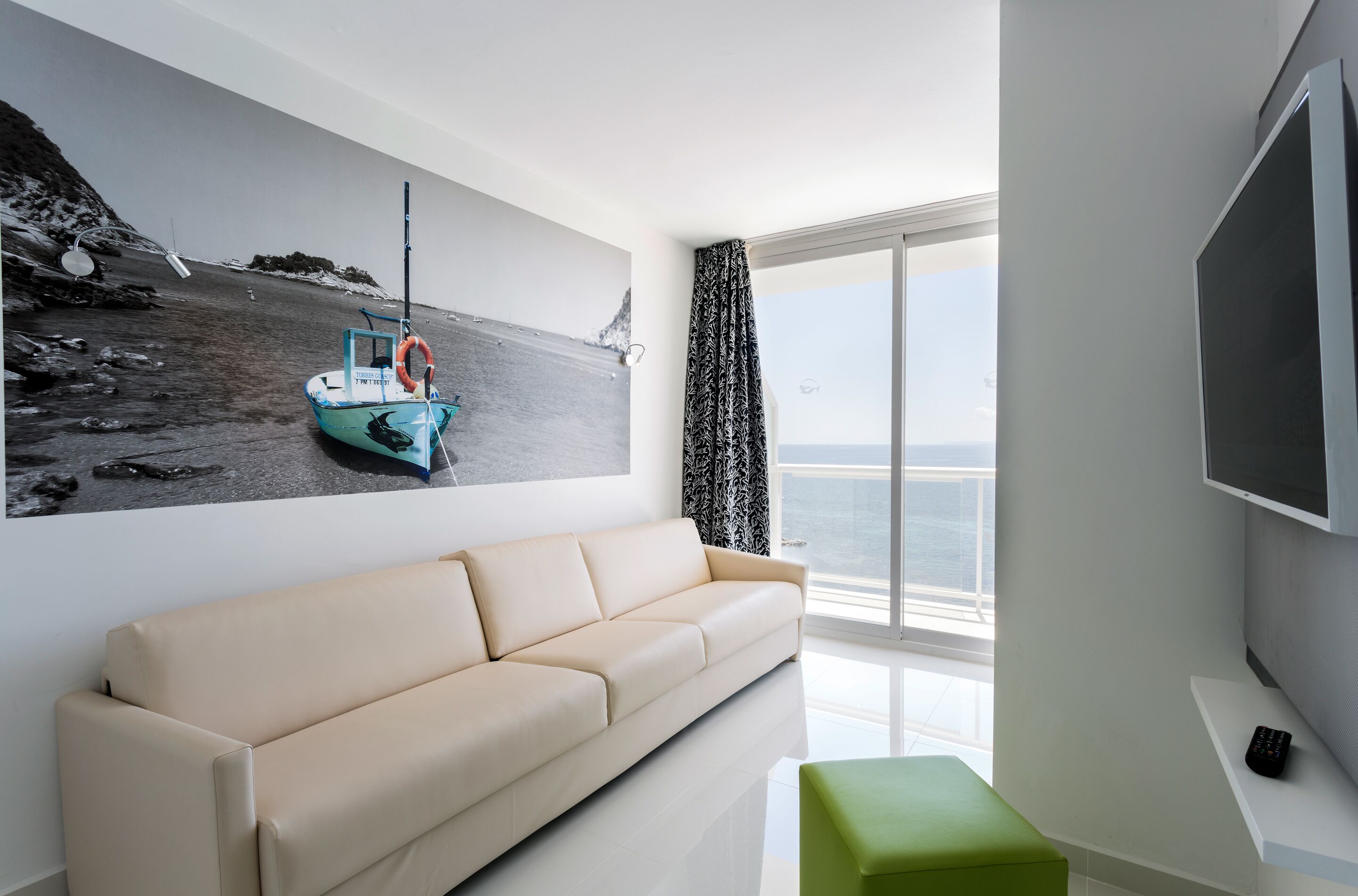 29-inch flat-screen tv with digital channels, tv