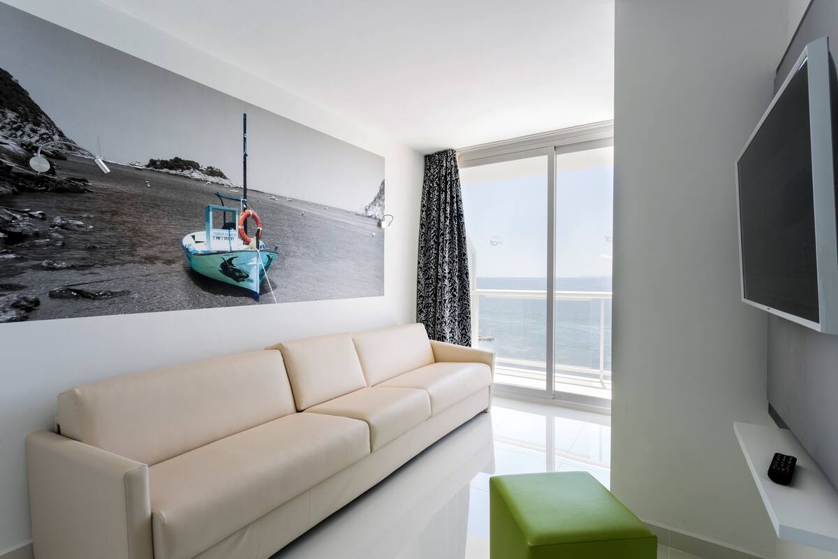 29-inch flat-screen tv with digital channels, tv