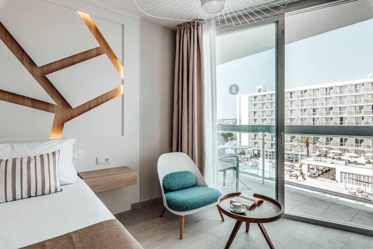 double room single use, balcony, pool view (life) | minibar, in-room safe, desk, laptop workspace