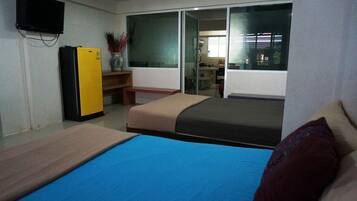 Family Room | In-room safe, desk, free WiFi
