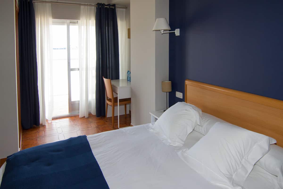 double room (top floor) | desk, cots/infant beds, rollaway beds, free wifi