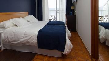 Doppelzimmer (Top Floor) | Schreibtisch, Babybetten, Zustellbetten, kostenloses WLAN