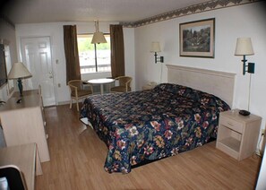 Deluxe Room, 1 King Bed | Desk, iron/ironing board, free WiFi