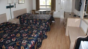 Desk, iron/ironing board (on request), WiFi (free) - Bandera Lodge (Bandera)
