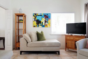 Suite, 2 Bedrooms | Living area