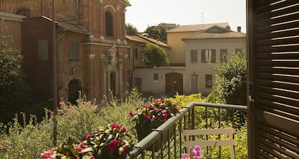 Monza City Rooms & Studios