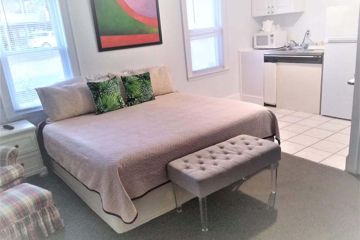 Standard Room, 1 King Bed, Microwave (and Refrigerator) | In-room safe, iron/ironing board (on request), WiFi (free)