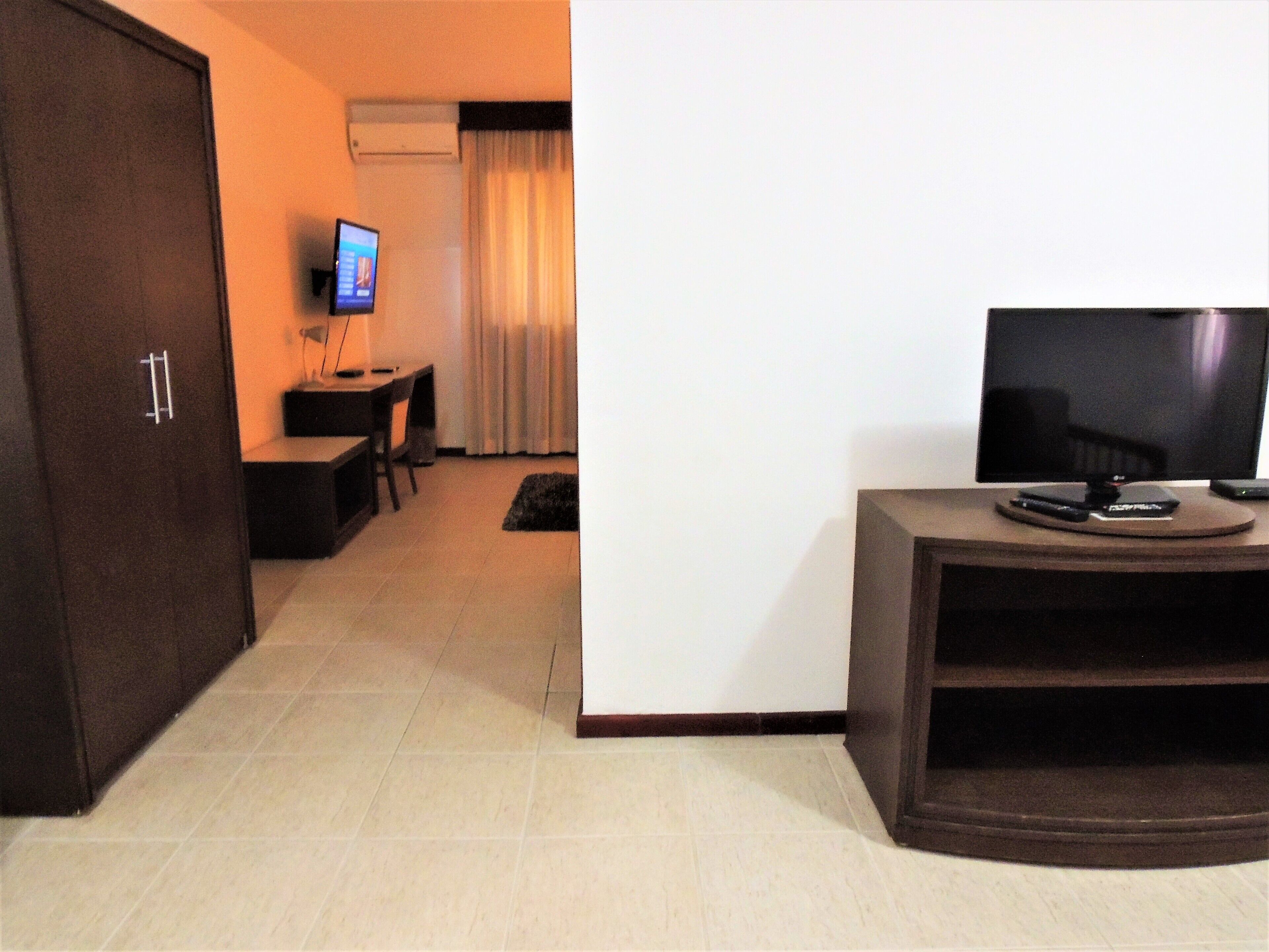 quadruplo familia superior | minibar, in-room safe, individually decorated, desk