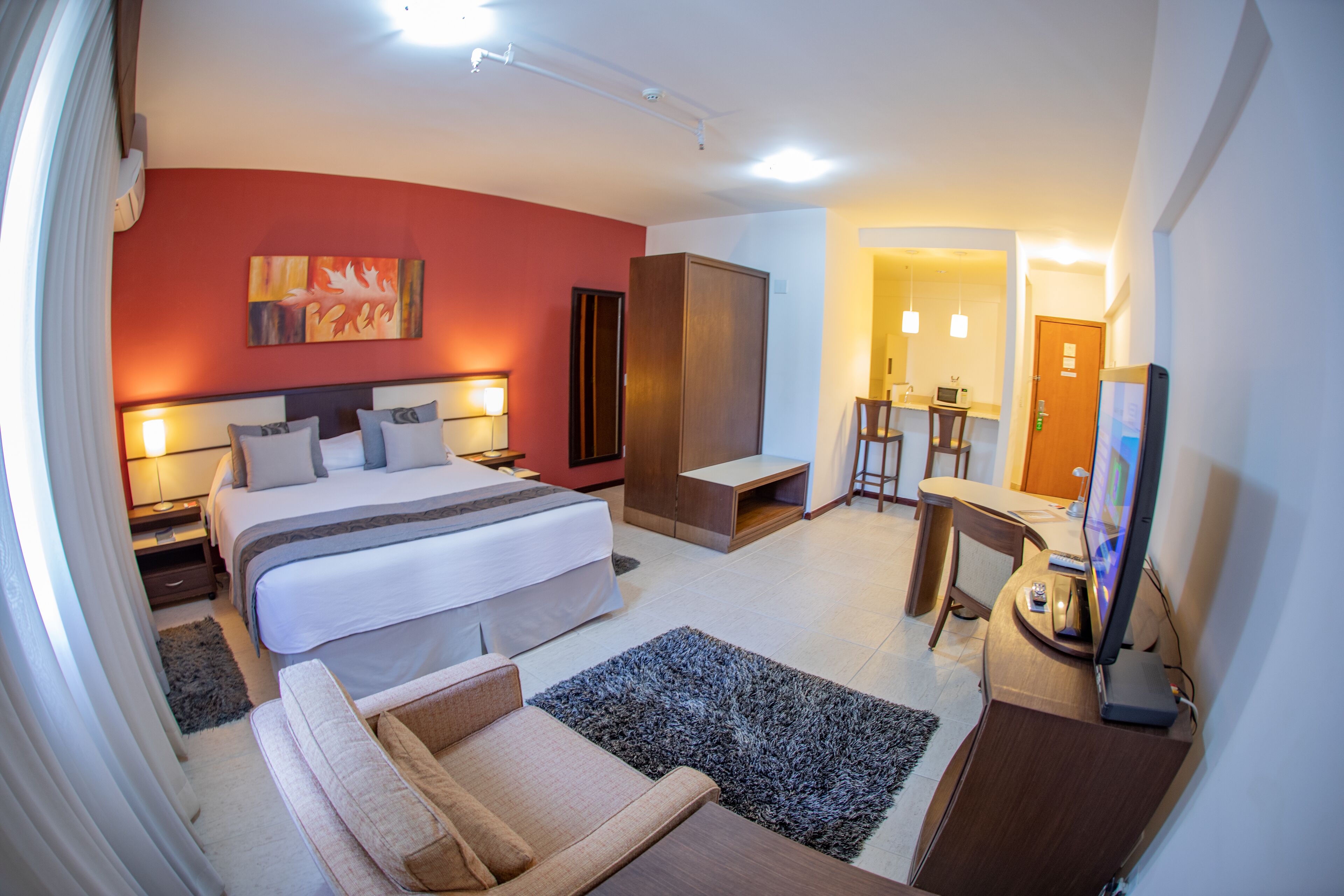 duplo casal superior | minibar, in-room safe, individually decorated, desk