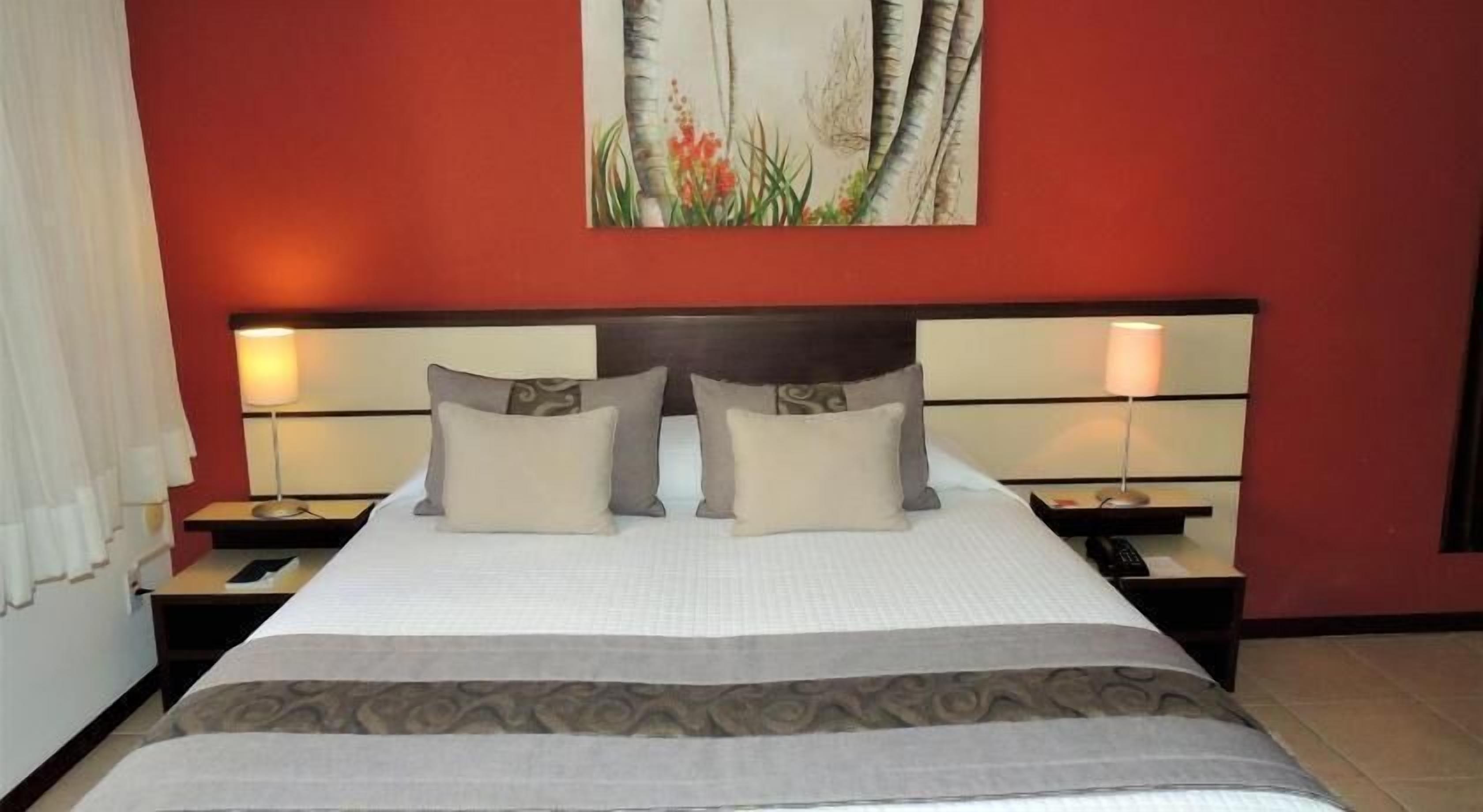 Minibar, coffre-fort pour ordinateur portable, décor unique, bureau