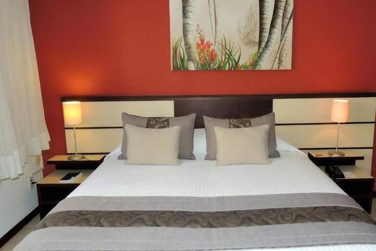 Minibar, coffre-fort pour ordinateur portable, décor unique, bureau