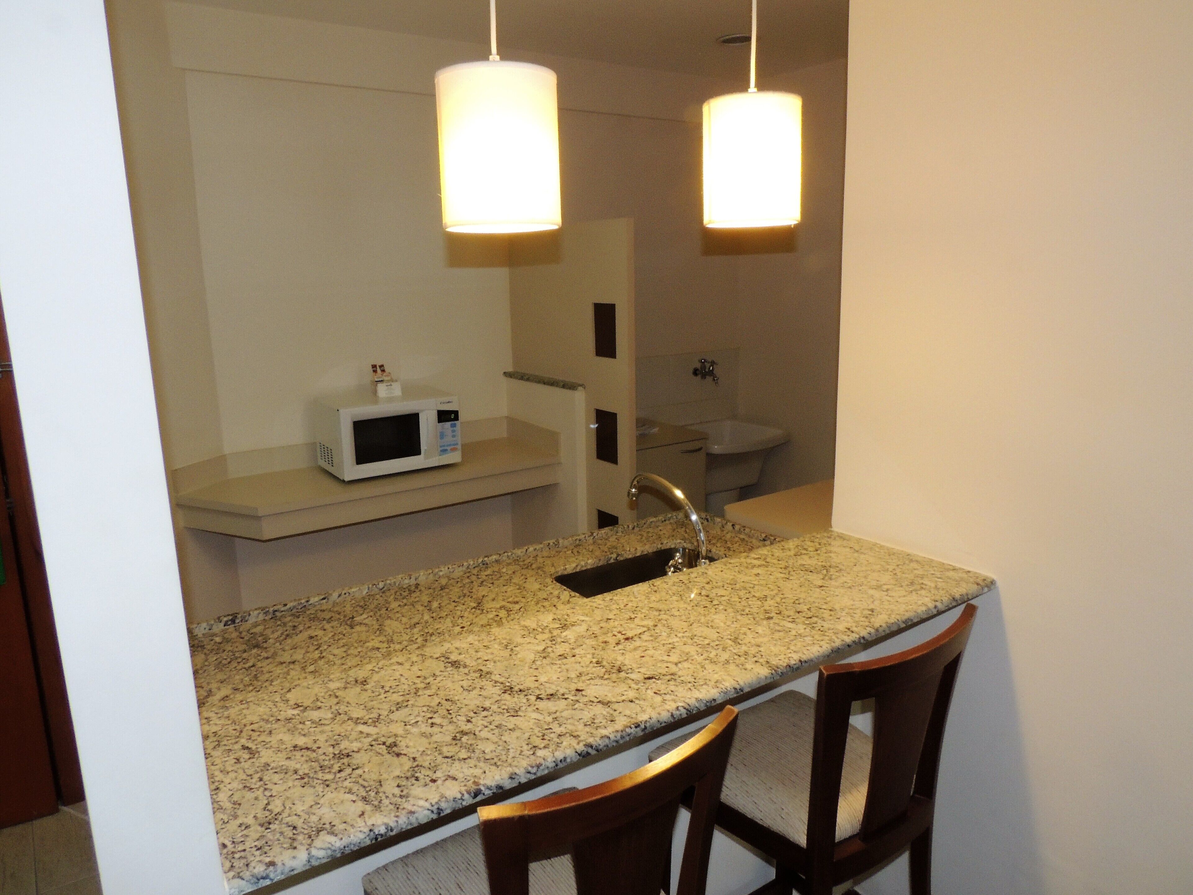 duplo casal superior | minibar, in-room safe, individually decorated, desk