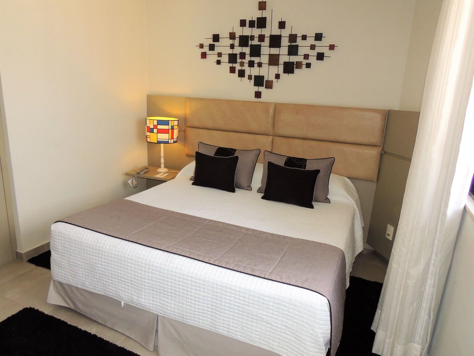 Minibar, coffre-fort pour ordinateur portable, décor unique, bureau