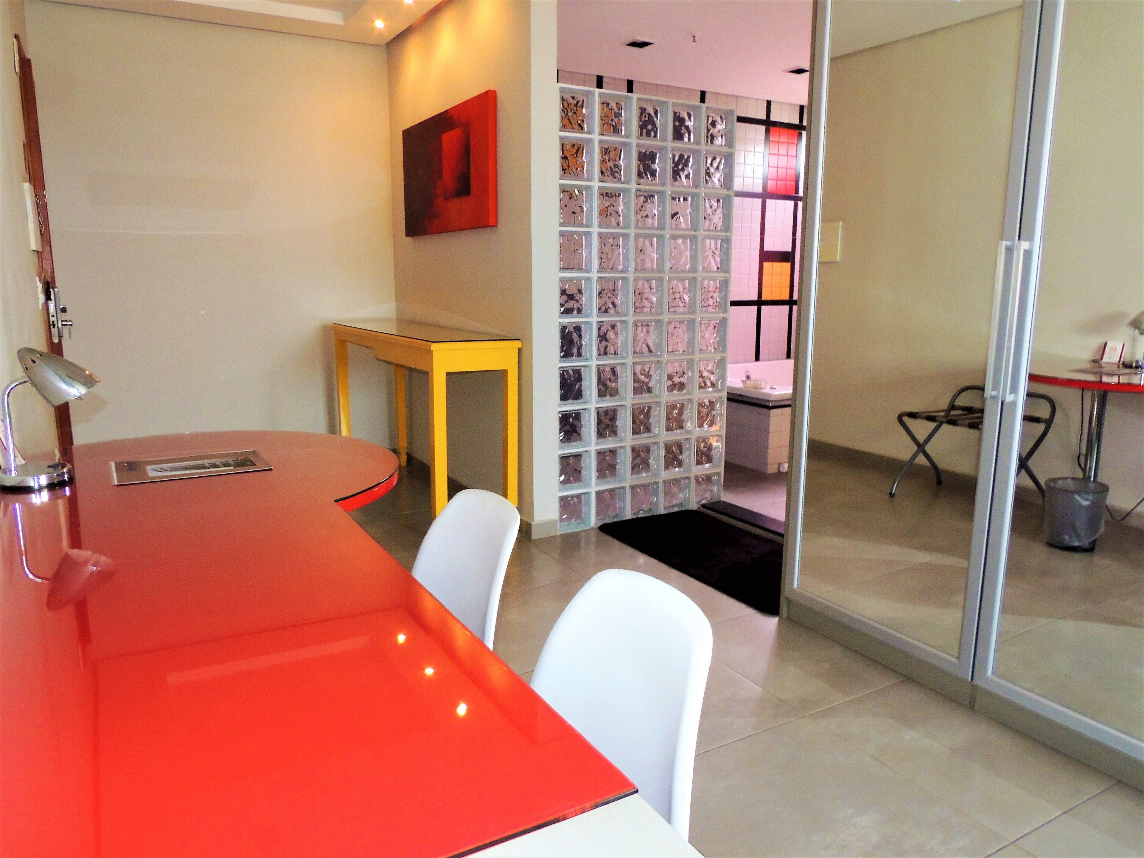 Foto - Mondrian Suite Hotel