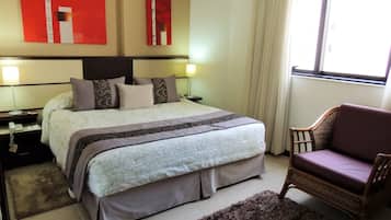 Estudio Casal Superior | Bar mini, peti besi dalam bilik, dihias secara berasingan, meja