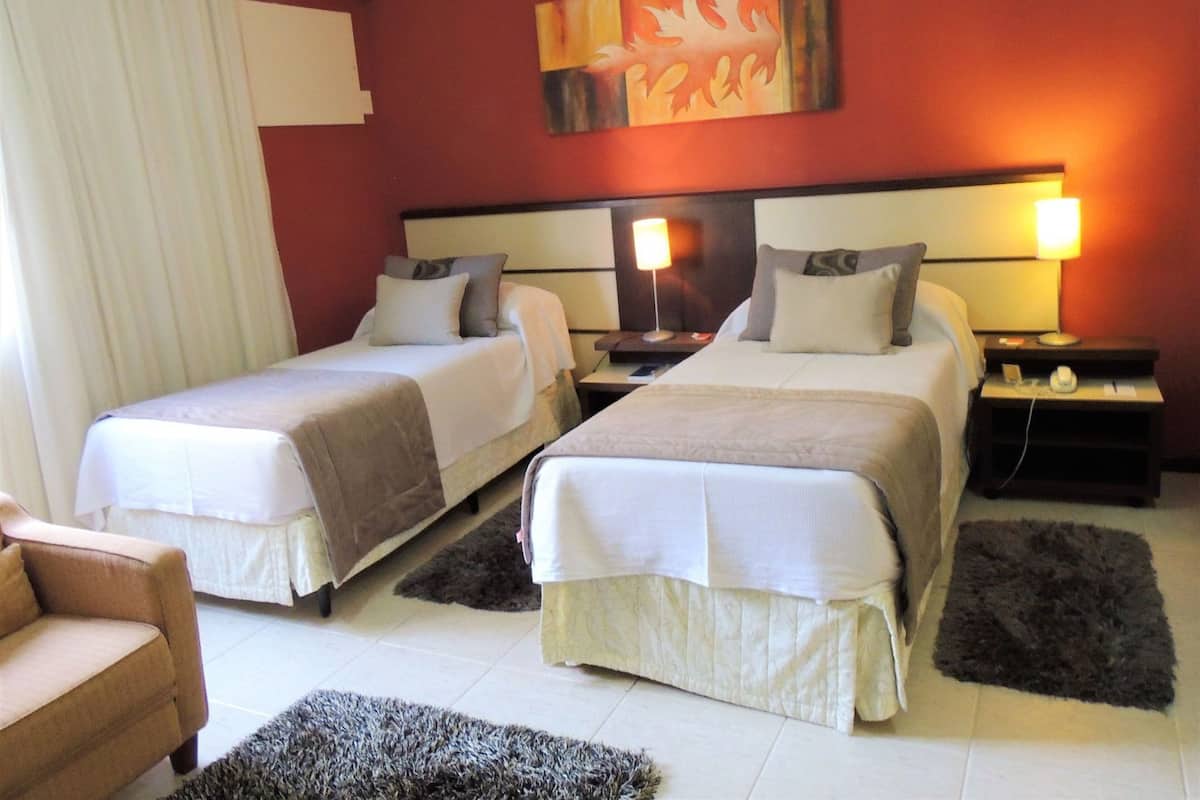 Minibar, coffre-fort pour ordinateur portable, décor unique, bureau