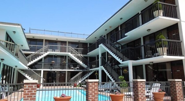 Seasonal outdoor pool, pool loungers