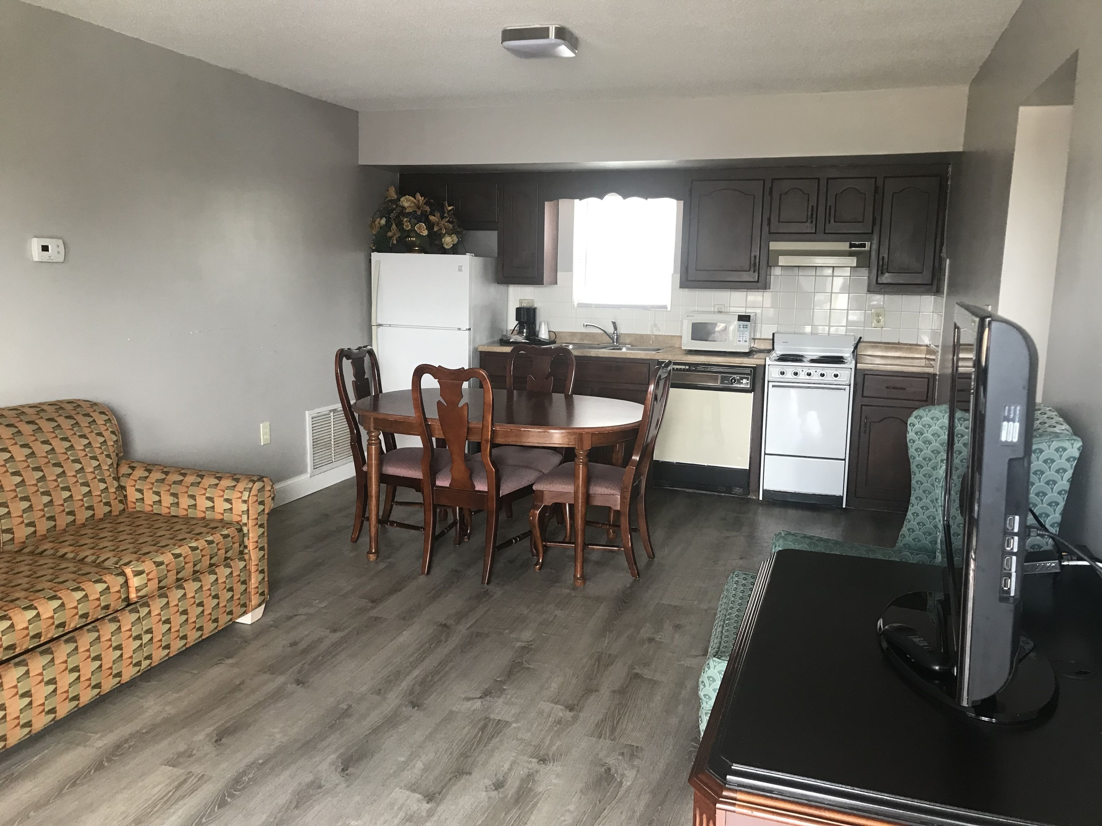 Suite, 1 habitación | Escritorio, cortinas blackout y tabla de planchar con plancha 