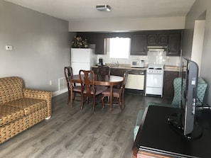 Suite, 1 habitación | Escritorio, cortinas opacas, tabla de planchar con plancha y wifi gratis