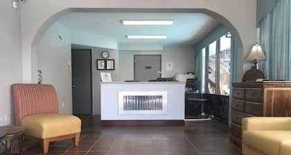 Alamar Resort Inn