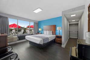 Standard Room, 1 King Bed | Desk, blackout curtains, iron/ironing board, free WiFi