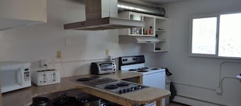 Bent Prop Inn & Hostel Downtown