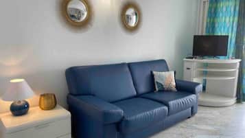 Unite 2 | Living area | Flat-screen TV